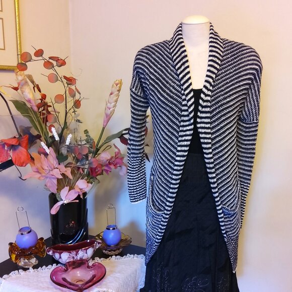 NWT LINEA DOMANI Women’s Black White Lightweight Long Sleeve Knit Cardigan - Picture 2 of 6